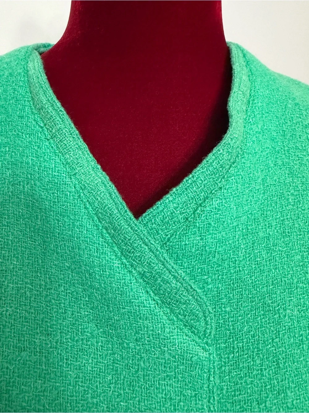 Tailorbrooke for Thalhimers vintage‎ 1960s bright green wool tweed skirt suit